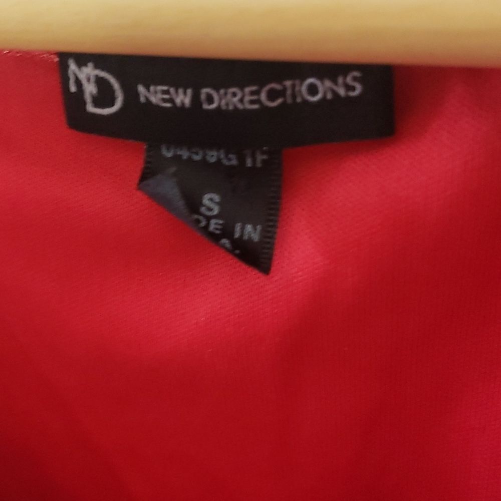 New Directions Red/Orange Top - Picture 4 of 5